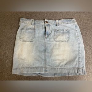 ANN TAYLOR LOFT light blue denim jean skirt in size 8